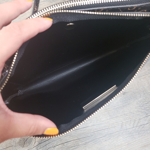 GUESS | Crossbody Adjustable Strap Womens Purse - Picture 6 of 13